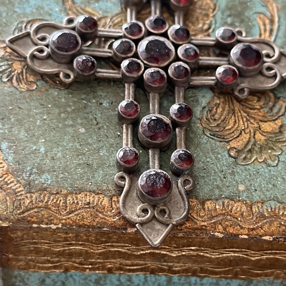 Large faceted garnet encrusted sterling silver antiqued patina  cross vintage - Picture 5 of 10